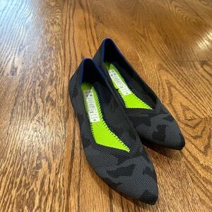 Rothy’s Point Flat - grey camo - size 6